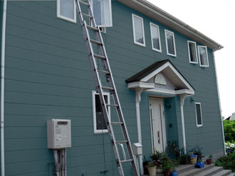 横浜市　棟板金交換 屋根塗装  外壁塗装  外壁は調色して塗り替え　落葉除けネット設置　カラーシミュレーション　グレーブルー