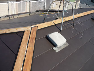 横浜市中区　屋根カバー　芯木設置