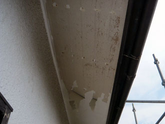 神奈川県　横浜市保土ヶ谷区　屋根と外壁以外の全塗装　軒天の塗装 ケレン