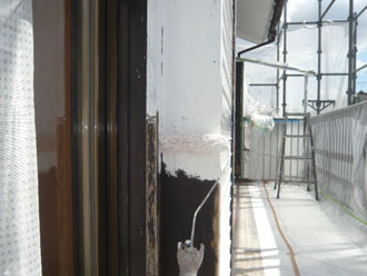 神奈川県　横浜市保土ヶ谷区　屋根と外壁以外の全塗装　戸袋と窓枠の塗装　下塗り