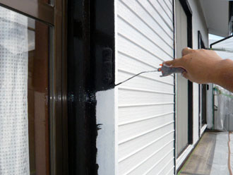 神奈川県　横浜市保土ヶ谷区　屋根と外壁以外の全塗装　戸袋と窓枠の塗装　中塗り