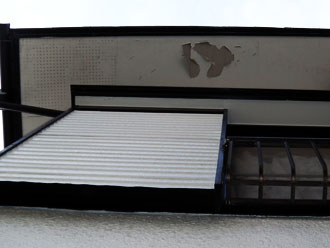 神奈川県　横浜市保土ヶ谷区　屋根と外壁以外の全塗装　点検　軒天の塗装の剥がれ