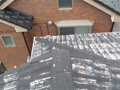 横浜市南区　屋根点検　屋根材劣化　塗料剥がれ