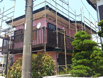 横浜市戸塚区　屋根カバー工法　足場の架設