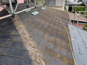 横浜市戸塚区　屋根カバー工法　ヤネMシリコン　下塗り