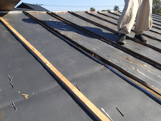 横浜市戸塚区 屋根葺き替え工事　これまでの屋根の撤去