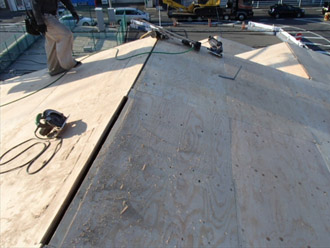 横浜市戸塚区 屋根葺き替え工事　野地板の貼り増し