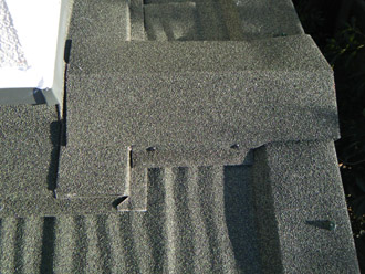 横浜市戸塚区 屋根葺き替え工事　防水紙の敷設　ハイブリッド金属屋根材「エコグラーニ」　棟の取り付け