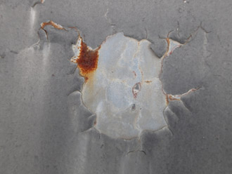 横浜市戸塚区 屋根葺き替え工事　瓦棒の屋根　塗料の剥がれとサビ