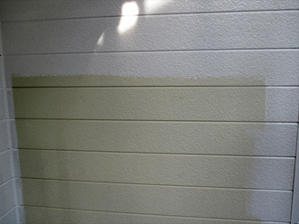 神奈川県横浜市戸塚区　外壁塗装工事　下塗り