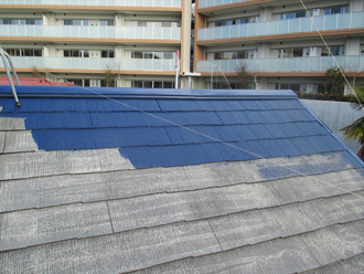 神奈川県横浜市戸塚区　屋根塗装工事　中塗り