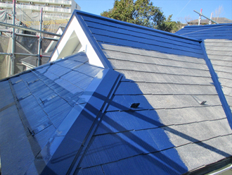神奈川県横浜市戸塚区　屋根塗装工事　中塗り