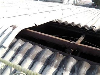 横浜市戸塚区 葺き替え 軒先から順に貼る