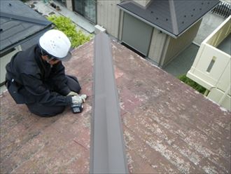 神奈川県　横浜市旭区　棟板金交換　ビス止め