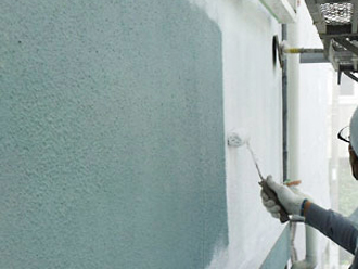 横浜市泉区　棟板金の交換　屋根塗装　外壁塗装　ベテラン職人による外壁下塗り