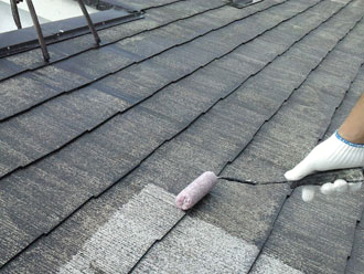 横浜市泉区　棟板金の交換　屋根塗装　外壁塗装　屋根の下塗り　ベテラン職人屋根の下塗り