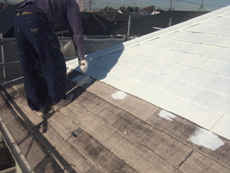 横浜市瀬谷区　屋根塗装・外壁塗装　屋根の下塗り