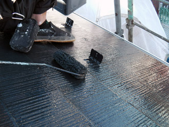 横浜市瀬谷区 棟板金交換　 屋根塗装・外壁塗装　屋根の上塗り