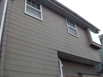 横浜市瀬谷区 棟板金交換　 屋根塗装・外壁塗装　　点検　隣の建物の屋根