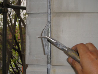 屋根塗装工事　目地補修　既存コーキング撤去