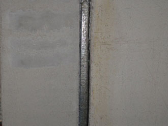 横浜市磯子区　目地補修　既存コーキング撤去後