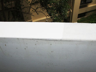 屋根塗装工事　細部塗装　擁壁補修後