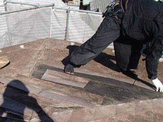 横浜市磯子区　屋根葺き替え　既存屋根材撤去