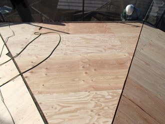 横浜市磯子区　屋根葺き替え　野地板増し張り