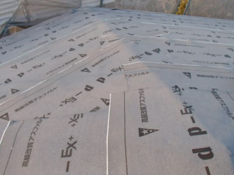 屋根塗装工事　屋根葺き替え　防水紙設置