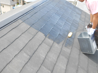 屋根塗装工事　下塗り