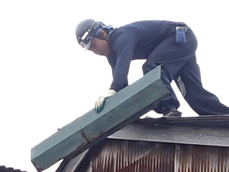 神奈川県　横浜市神奈川区　屋根葺き替え　棟板金の取り外し