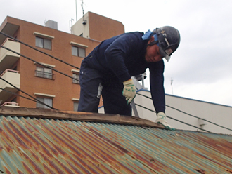 神奈川県　横浜市神奈川区　屋根葺き替え　貫板の取り外し