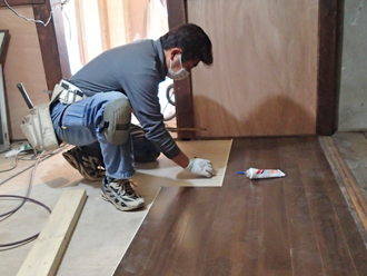 神奈川県　横浜市神奈川区　内装工事　床板の設置