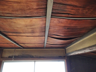 神奈川県　横浜市神奈川区　屋根葺き替え　外壁張替え　内装工事　屋内点検　天井板の傷み