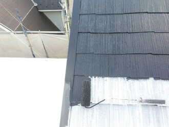 横浜市神奈川区　屋根塗装　外壁塗装　ベランダ防水　工事　中塗り　上塗り　施工中