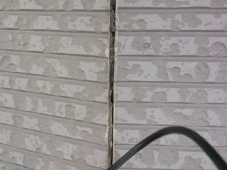 横浜市神奈川区　屋根塗装　外壁塗装　ベランダ防水　工事　コーキング　カッター　剥がす