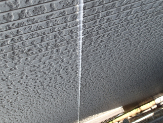 横浜市神奈川区　屋根塗装　外壁塗装　ベランダ防水　工事　コーキング　引っ張る　取り除く