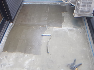 横浜市神奈川区　屋根塗装　外壁塗装　ベランダ防水　工事　プライマー　塗布　下塗り