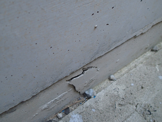 横浜市神奈川区　屋根塗装　外壁塗装　ベランダ防水　点検　外壁　立ち上がり部分　コンクリート　破損