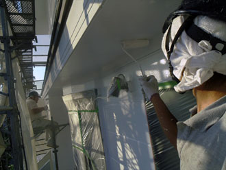 神奈川　横浜市緑区　屋根カバー工法　屋根塗装　外壁塗装　外壁塗装　2人で作業