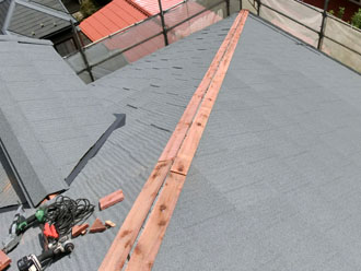 神奈川　横浜市緑区　屋根カバー工法　屋根塗装　外壁塗装　屋根カバー工法　新たな芯木の設置