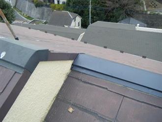 横浜市緑区 棟板金と芯木を撤去