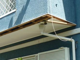 横浜市金沢区　ベランダ防水塗装　軒天張替え　