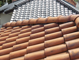 横浜市青葉区　屋根点検　棟が歪んでいる