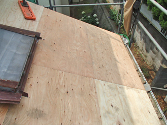 横浜市青葉区　屋根葺き替え工事　野地板の張り増し