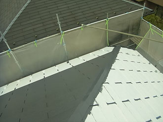 神奈川県 横浜市 青葉区 屋根塗装　外壁塗装　屋根塗装下塗りから中塗りへ