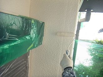 神奈川県 横浜市 青葉区 屋根塗装　外壁塗装 　外壁塗装　上塗りの様子