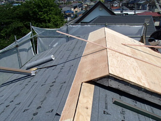 横浜市　鶴見区　屋根葺き替え　防水紙の敷設