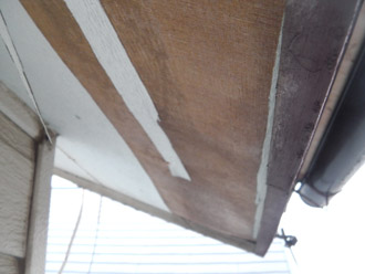 横浜市　鶴見区　屋根葺き替え　外壁の点検　軒天の表面の剥がれ
