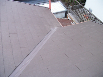 神奈川県鶴見区 屋根葺き替え工事 谷板金交換　コロニアル